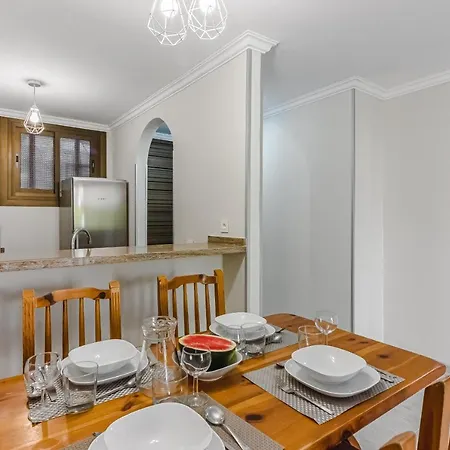 Parque Santiago 1 The First Line * بلايا ذي لاس أميريكاس